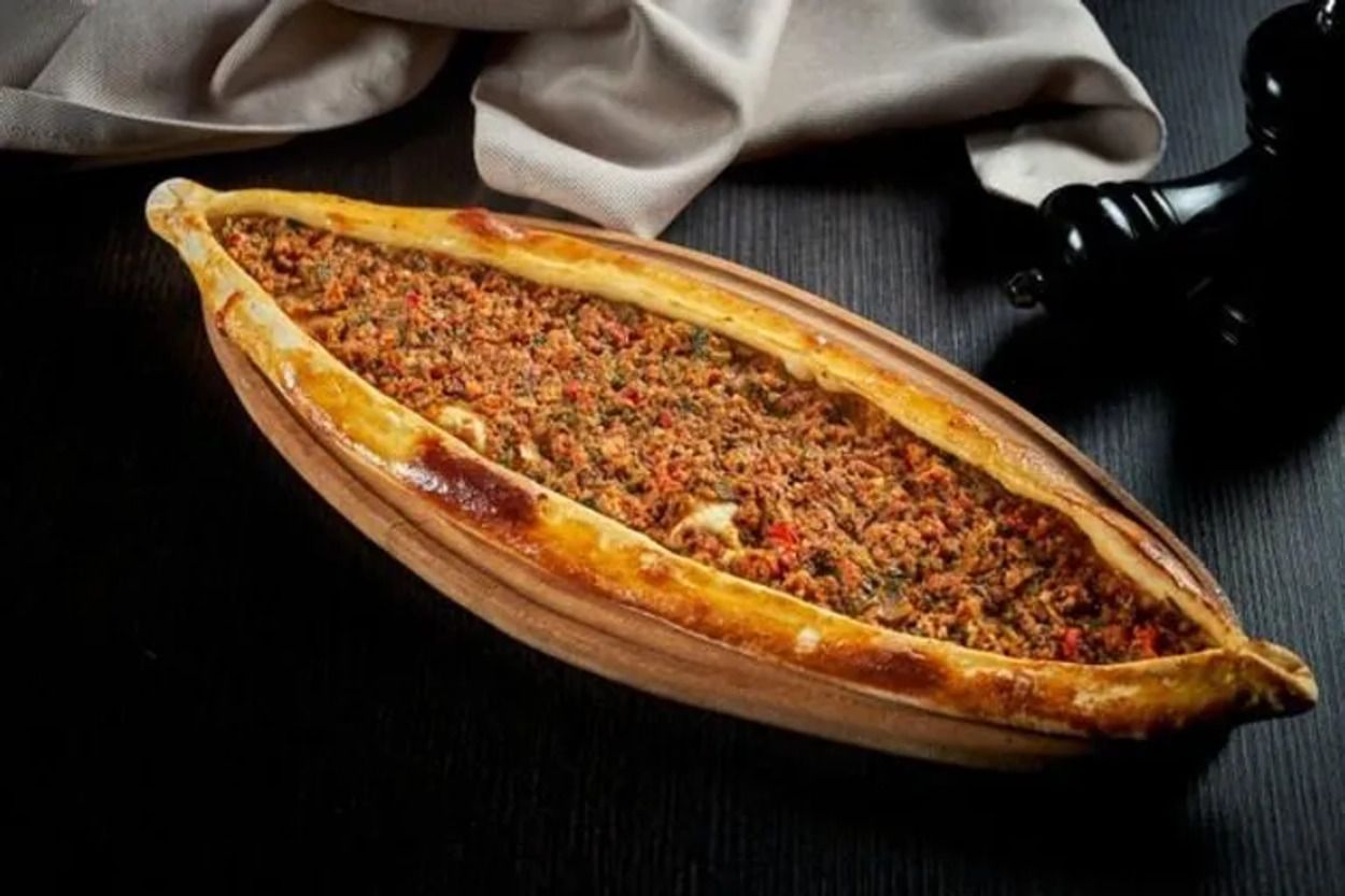 Турецкая пицца - приготовьте пиде с фаршем и перцем - простой рецепт - Новости Вкусно