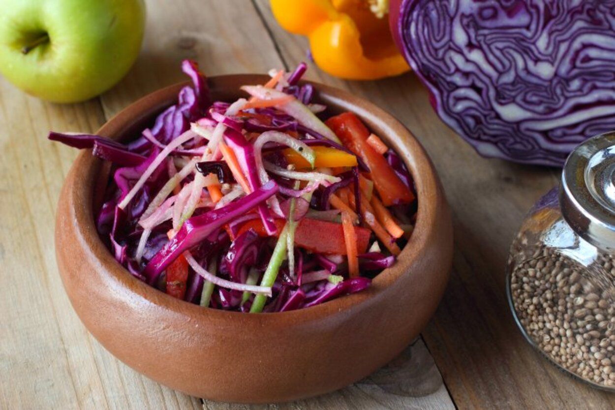 Вкусный салат из капусты – приготовьте с гранатом – быстрый и дешевый рецепт салата - Новости Вкусно