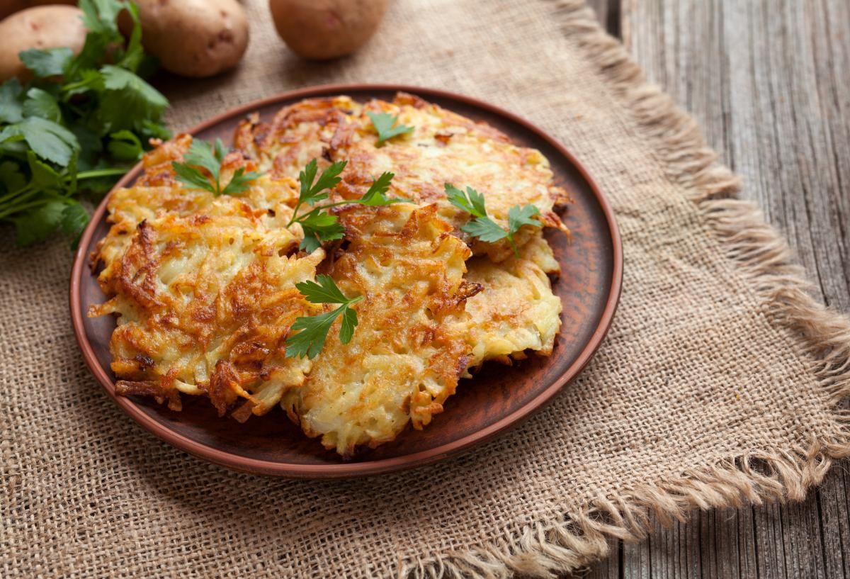 Как готовить деруны – сделайте картофельные блины с сыром – простой рецепт - Новости Вкусно