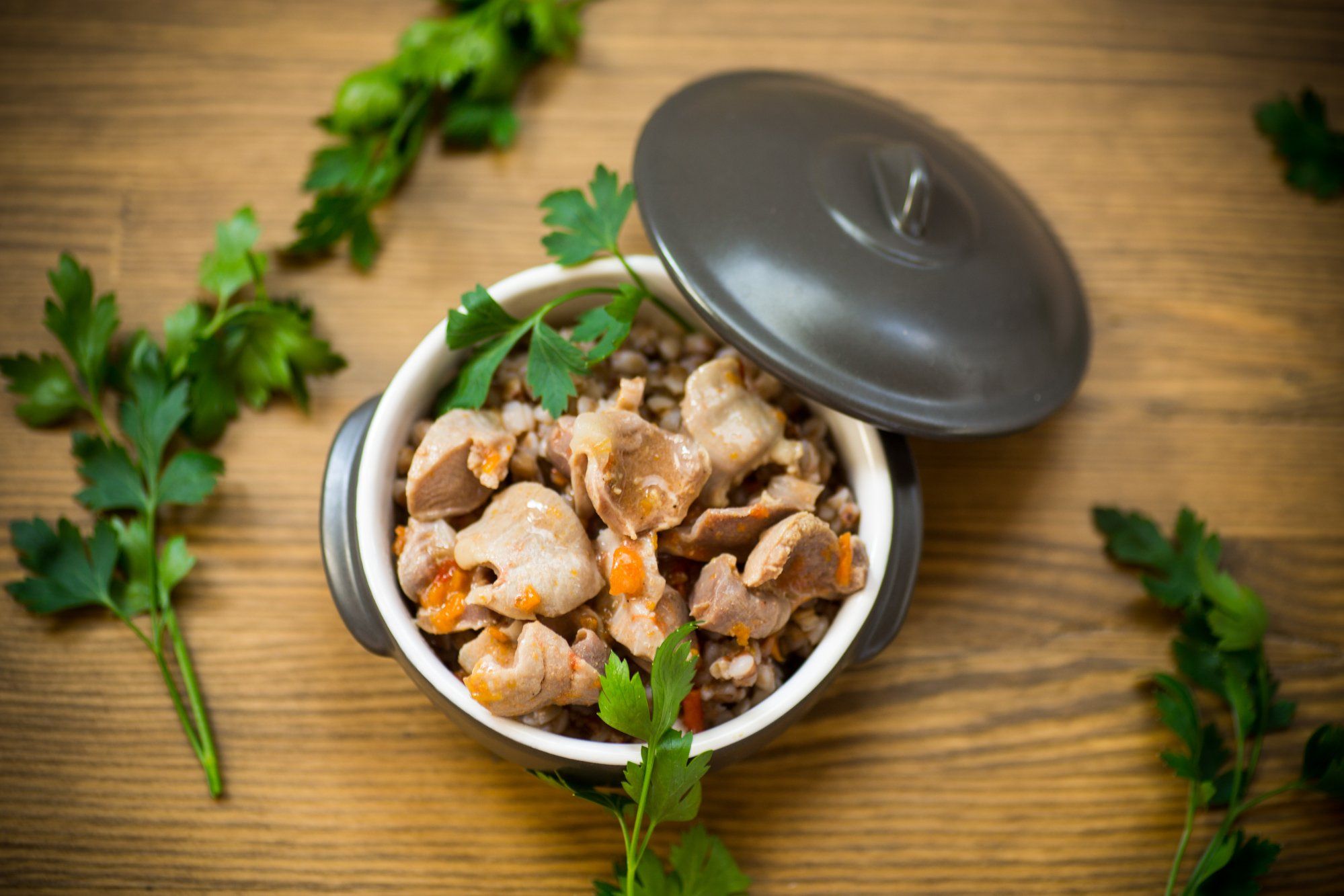 Как правильно готовить куриные желудки - потушите с грибами - простой рецепт - Новости Вкусно