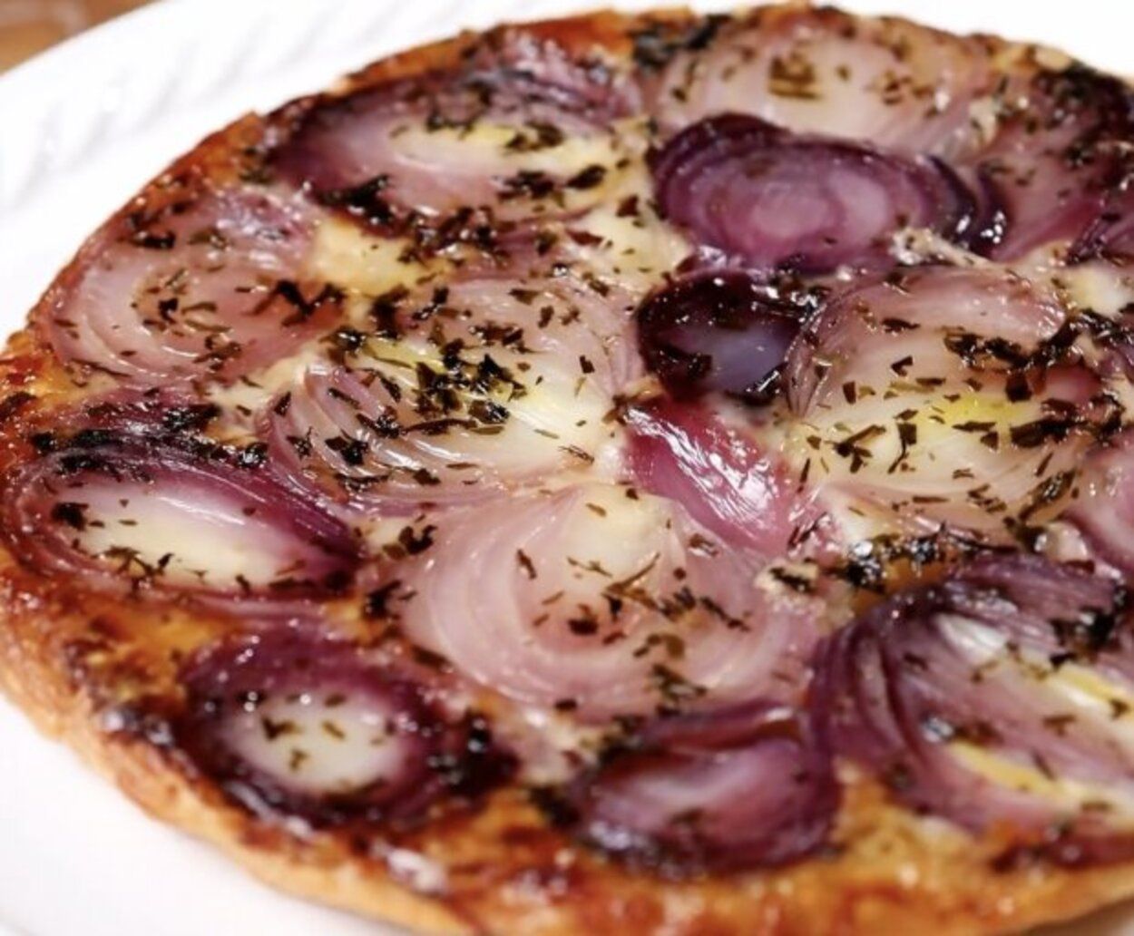 Цибулевий пиріг - приготуйте французький тарт татен - простий рецепт - Новини Смачно Цибулевий пиріг - приготуйте французький тарт татен - простий рецепт - Новини Смачно