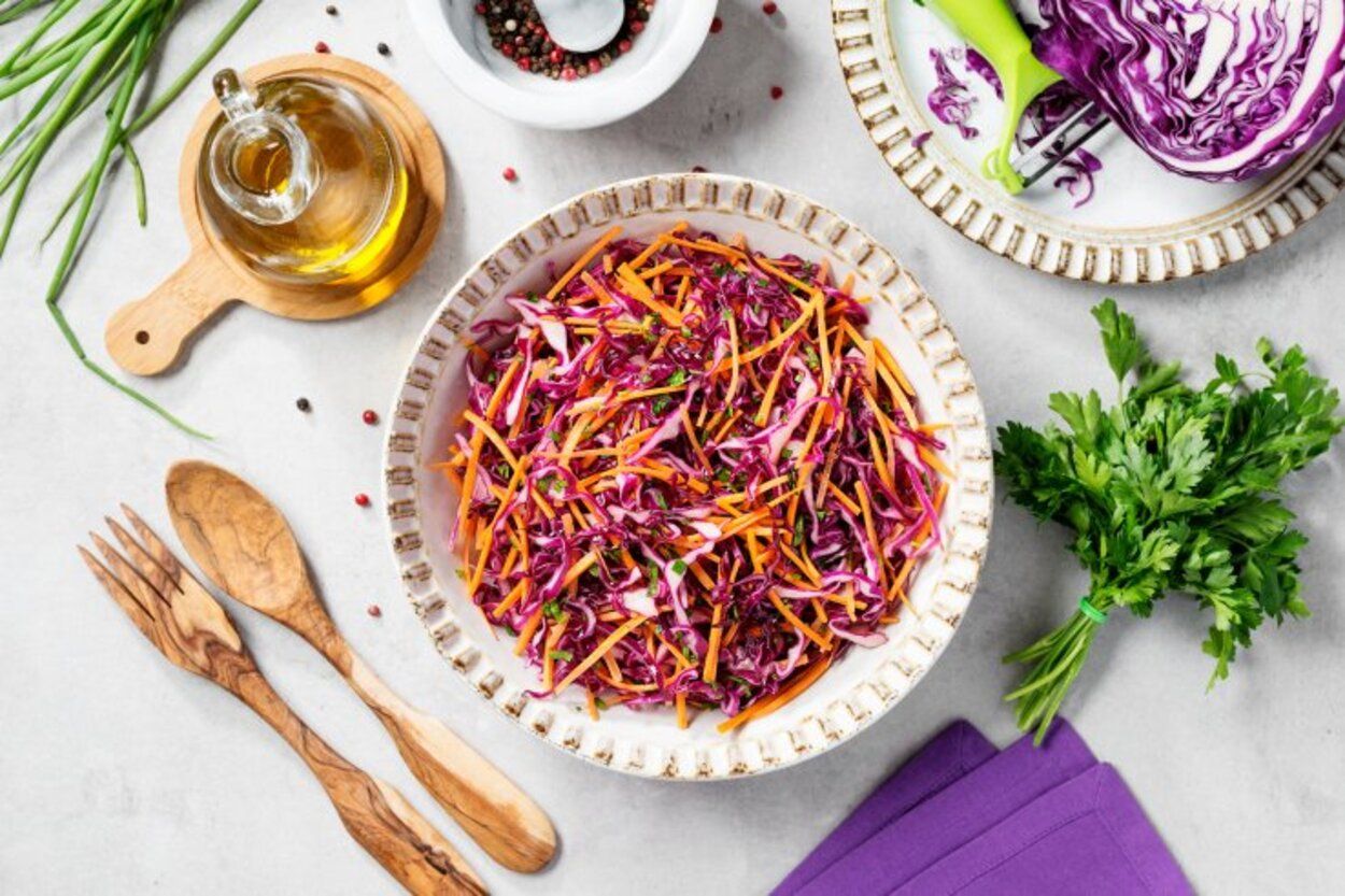 Салат из капусты к ужину за 10 минут - простой и быстрый рецепт - Новости Вкусно