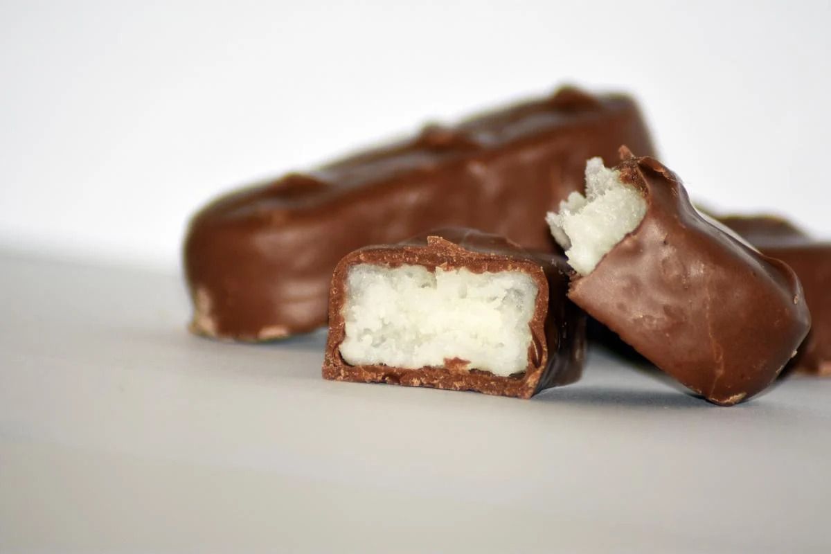 Домашні шоколадні цукерки за 10 хвилин - приготуйте Баунті - простий рецепт - Новини Смачно