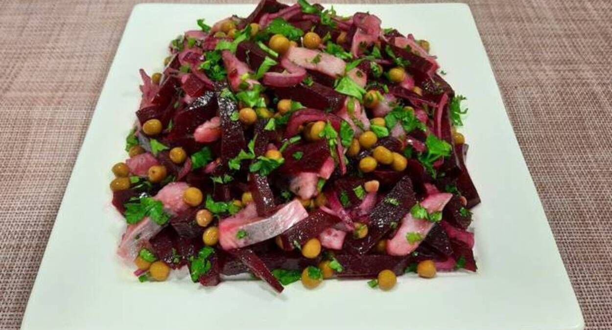 Салат из свеклы и сельди, но не Шуба - приготовьте просто - проверенный рецепт - Новости Вкусно Салат из свеклы и сельди, но не Шуба - приготовьте просто - проверенный рецепт - Новости Вкусно