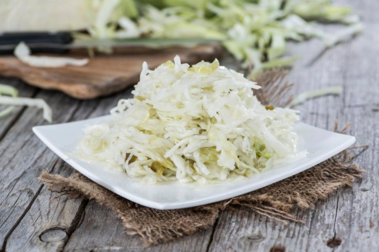 Салат с капустой и хреном - приготовьте к мясу - простой рецепт из Чехии - Новости Вкусно