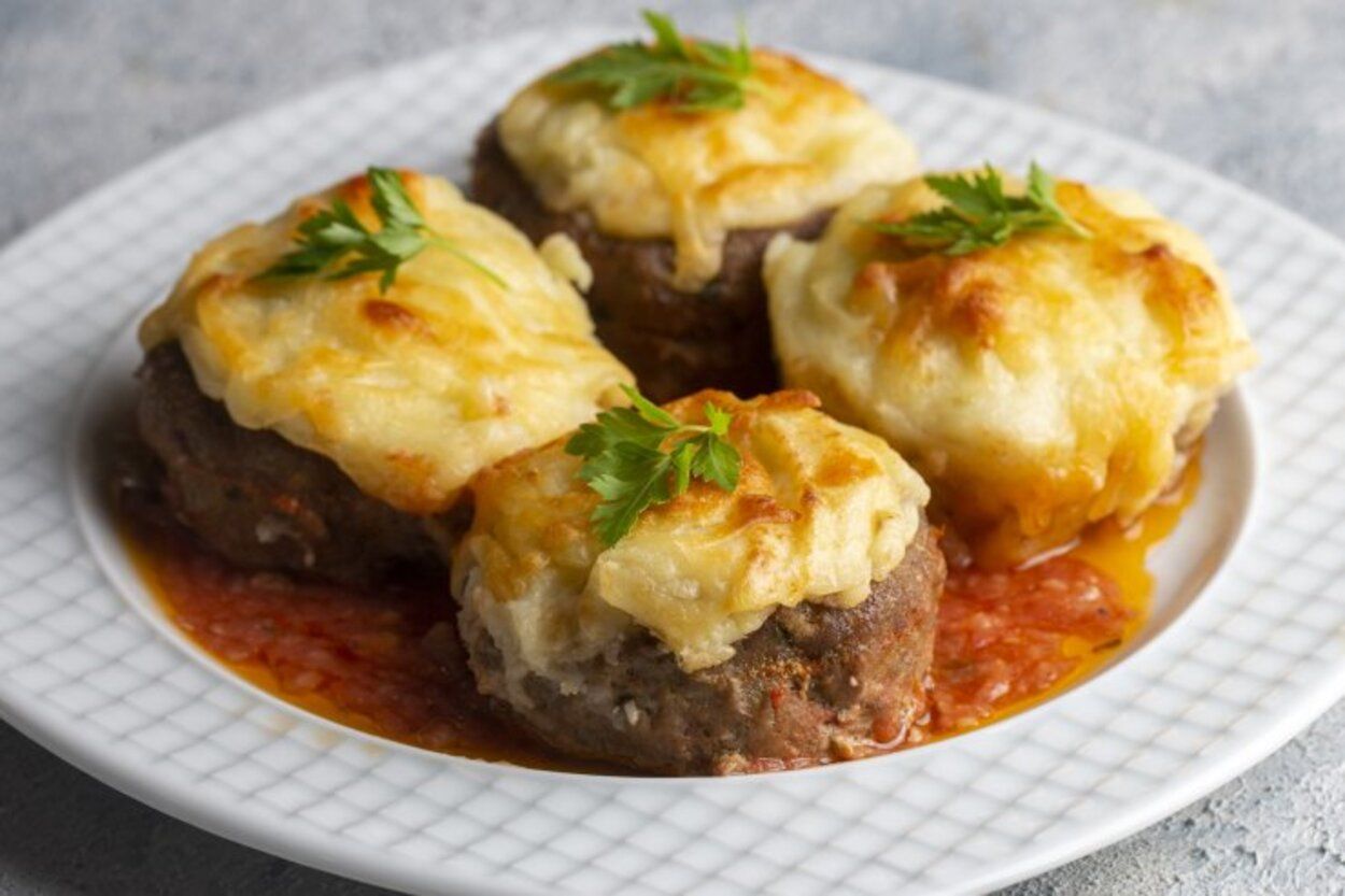 Мясные гнезда с начинкой - приготовьте из фарша - простой рецепт - Новости Вкусно Мясные гнезда с начинкой - приготовьте из фарша - простой рецепт - Новости Вкусно