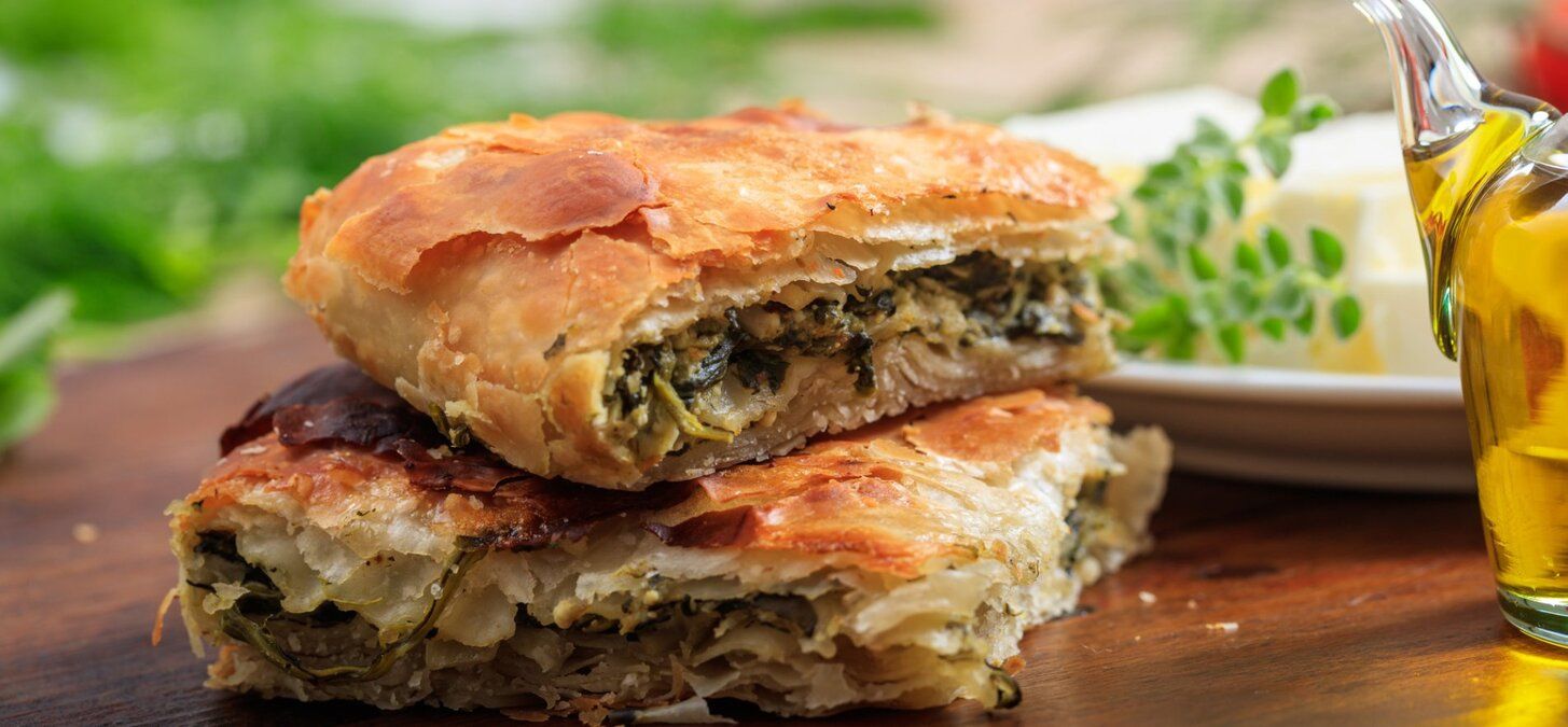 Пирог со шпинатом - приготовьте из слоеного теста - простой рецепт - Новости Вкусно Пирог со шпинатом - приготовьте из слоеного теста - простой рецепт - Новости Вкусно