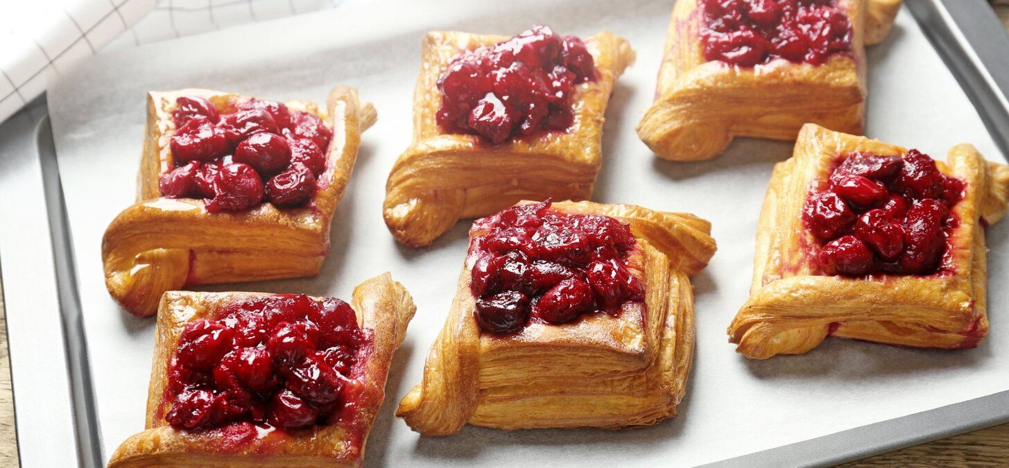 Слойки з вишнями - приготуйте з шоколадом - перевірений рецепт - Новини Смачно Слойки з вишнями - приготуйте з шоколадом - перевірений рецепт - Новини Смачно