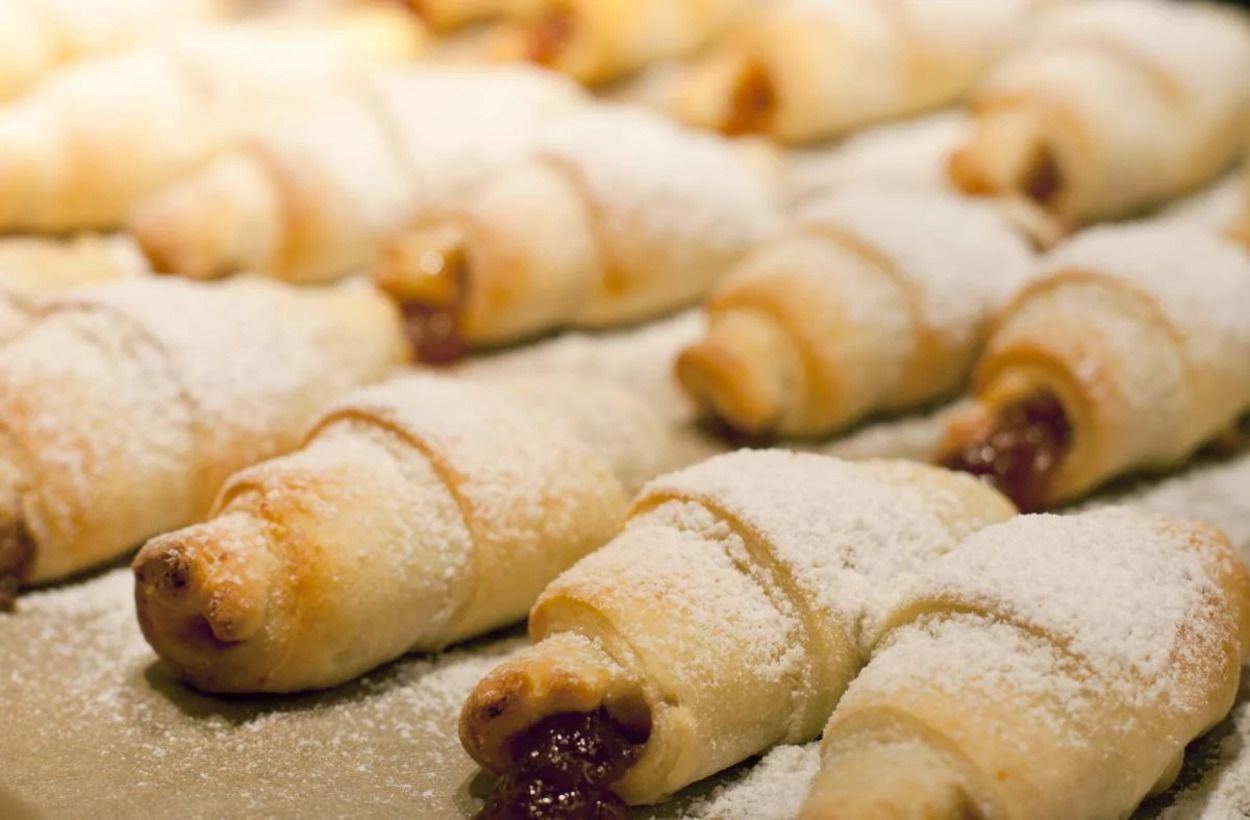 Рогалики с повидлом - готовим на сметане - простой рецепт - Новости Вкусно Рогалики с повидлом - готовим на сметане - простой рецепт - Новости Вкусно