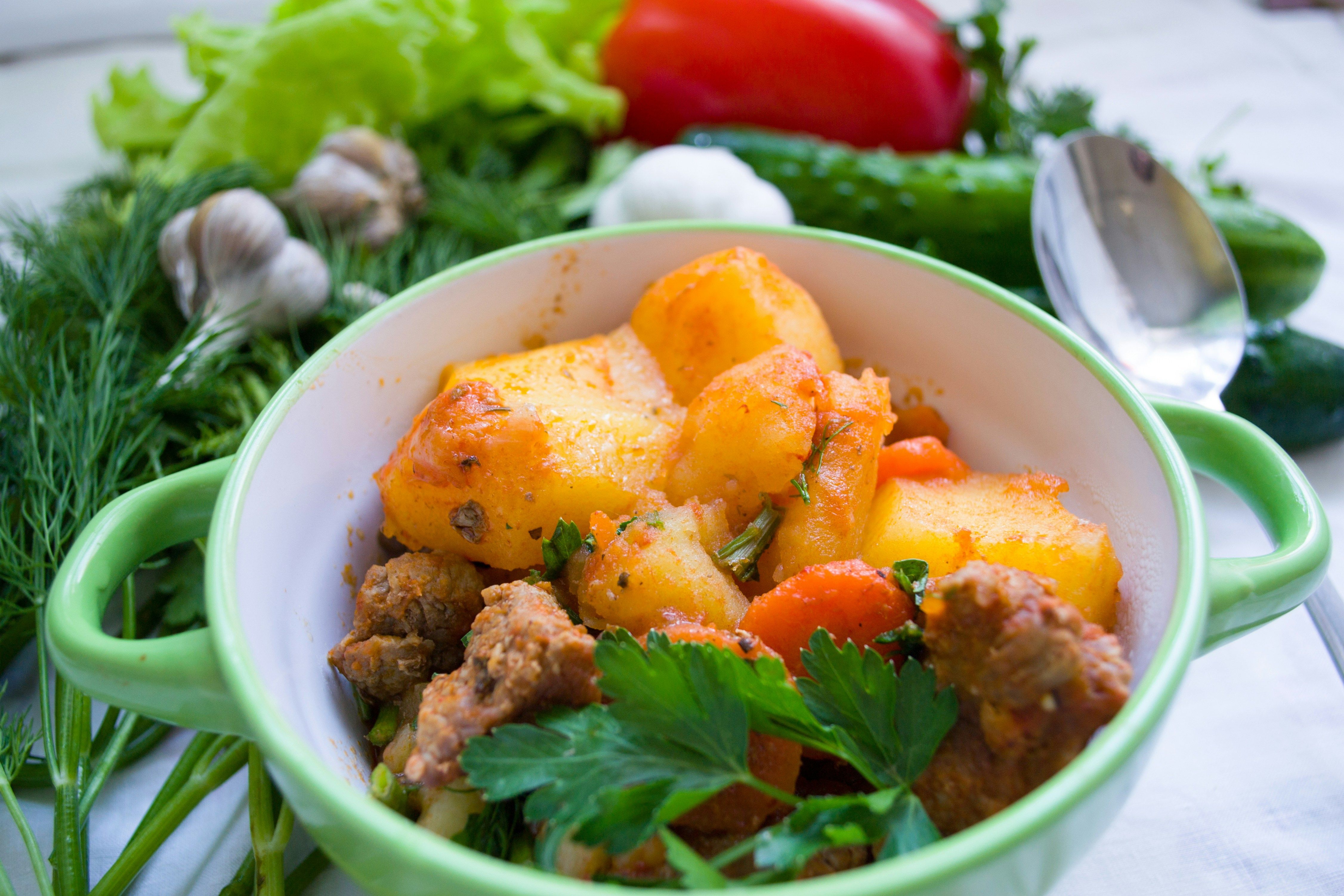 Идея ужина из простых продуктов - готовим картофель с мясом - бюджетный рецепт - Новости Вкусно