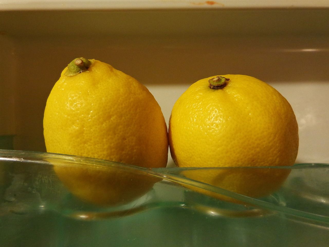 Навіщо лимон у холодильнику: популярний секрет