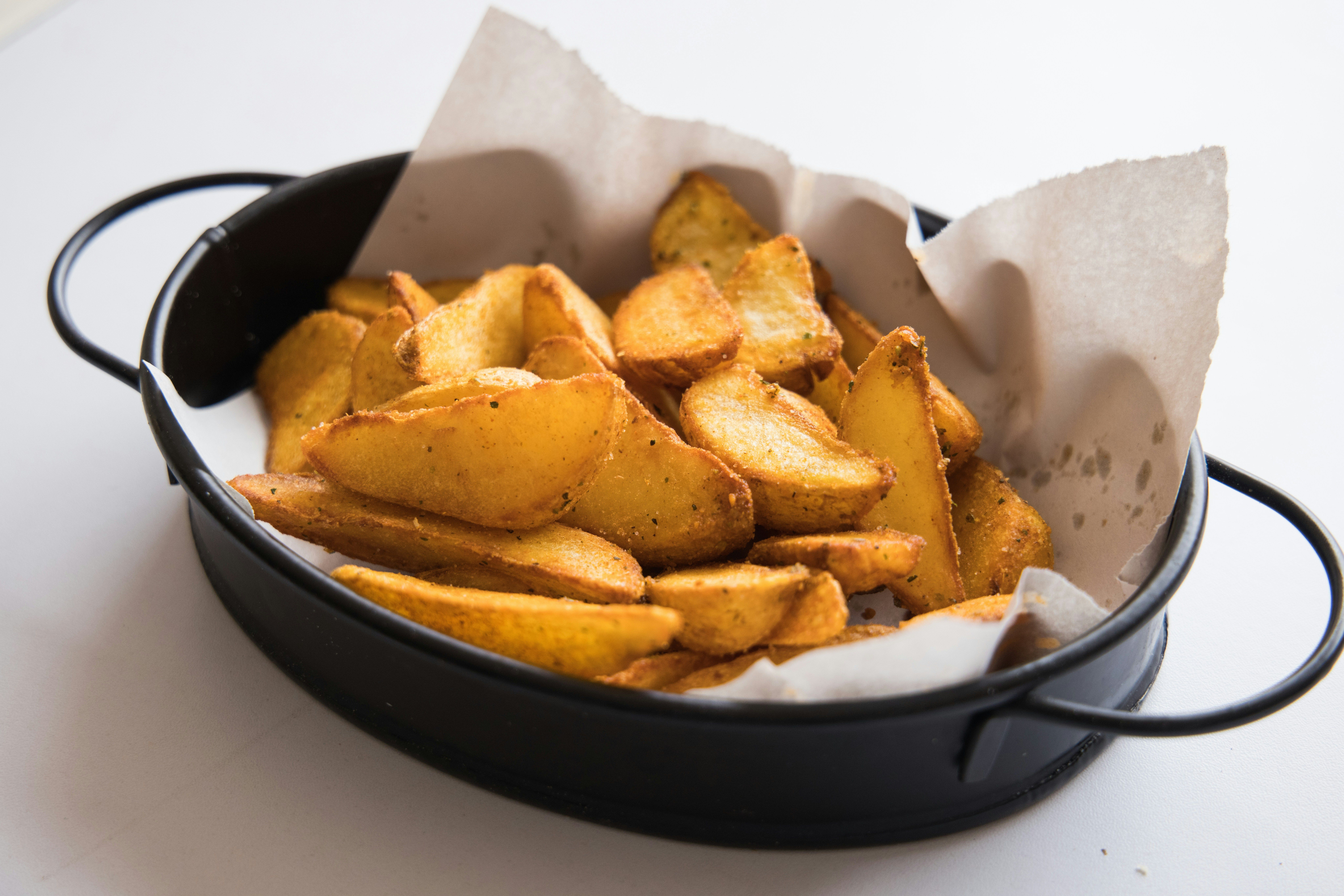 Рецепт картофеля в духовке - приготовьте простой и быстрый гарнир - Новости Вкусно