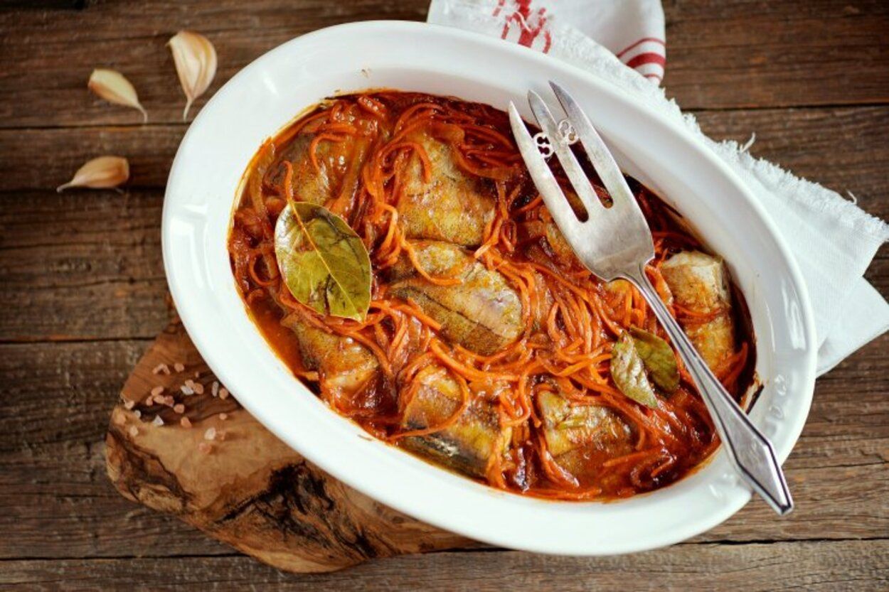 Тушкована риба під шубою - готуємо з морквою - простий і швидкий рецепт - Новини Смачно Тушкована риба під шубою - готуємо з морквою - простий і швидкий рецепт - Новини Смачно