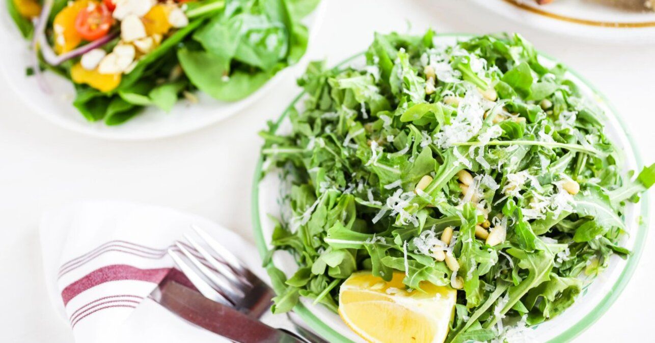 Весняний салат - приготуйте з руколою та горіхами - простий та швидкий рецепт - Новини Смачно