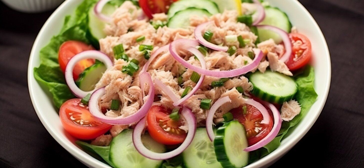 Простой салат с тунцом - готовим с маринованным луком, домашним майонезом - рецепт - Новости Вкусно
