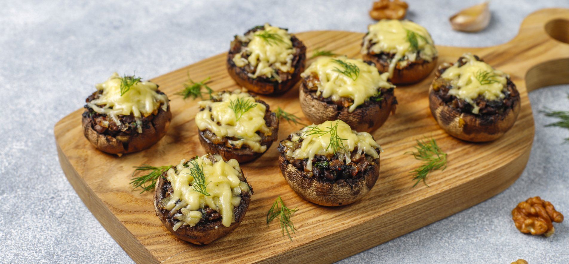 Фаршированные грибы - приготовьте с сыром и колбасой - простой рецепт - Новости Вкусно