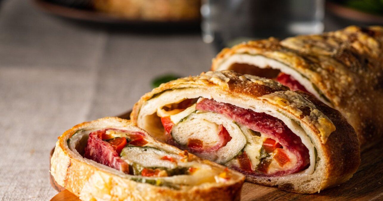 Пирог с колбасой и сыром - приготовьте, как в Италии - простой рецепт - Новости Вкусно