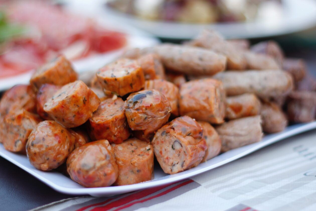 Домашняя колбаса по-закарпатски Домашняя колбаса по-закарпатски