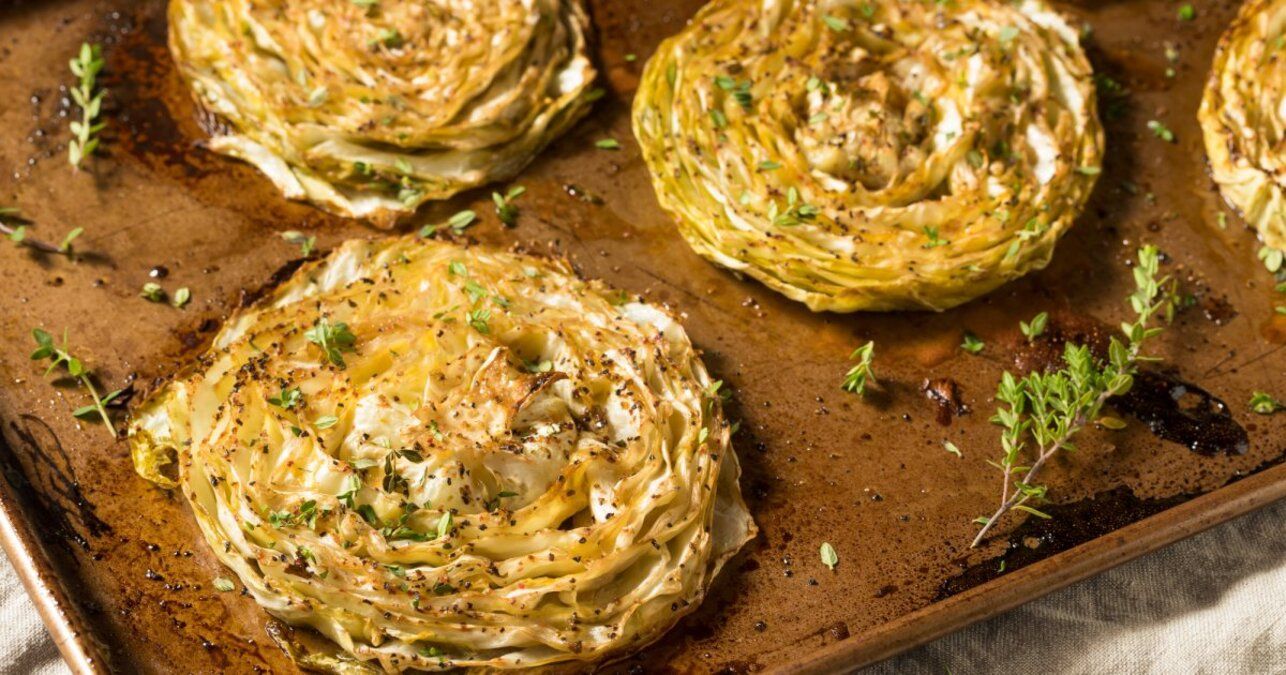 Запеченный стейк из капусты - приготовьте просто - пошаговый рецепт - Новости Вкусно Запеченный стейк из капусты - приготовьте просто - пошаговый рецепт - Новости Вкусно