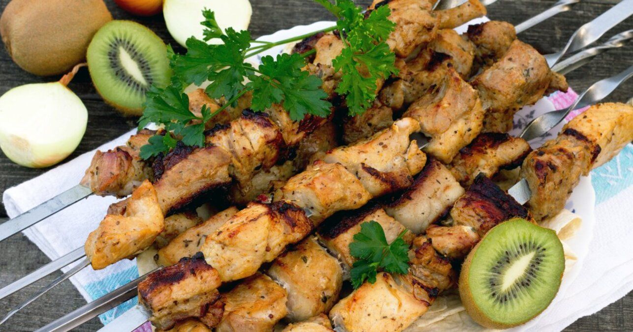 Шашлик - маринад з ківі - простий покроковий рецепт - Новини Смачно Шашлик - маринад з ківі - простий покроковий рецепт - Новини Смачно