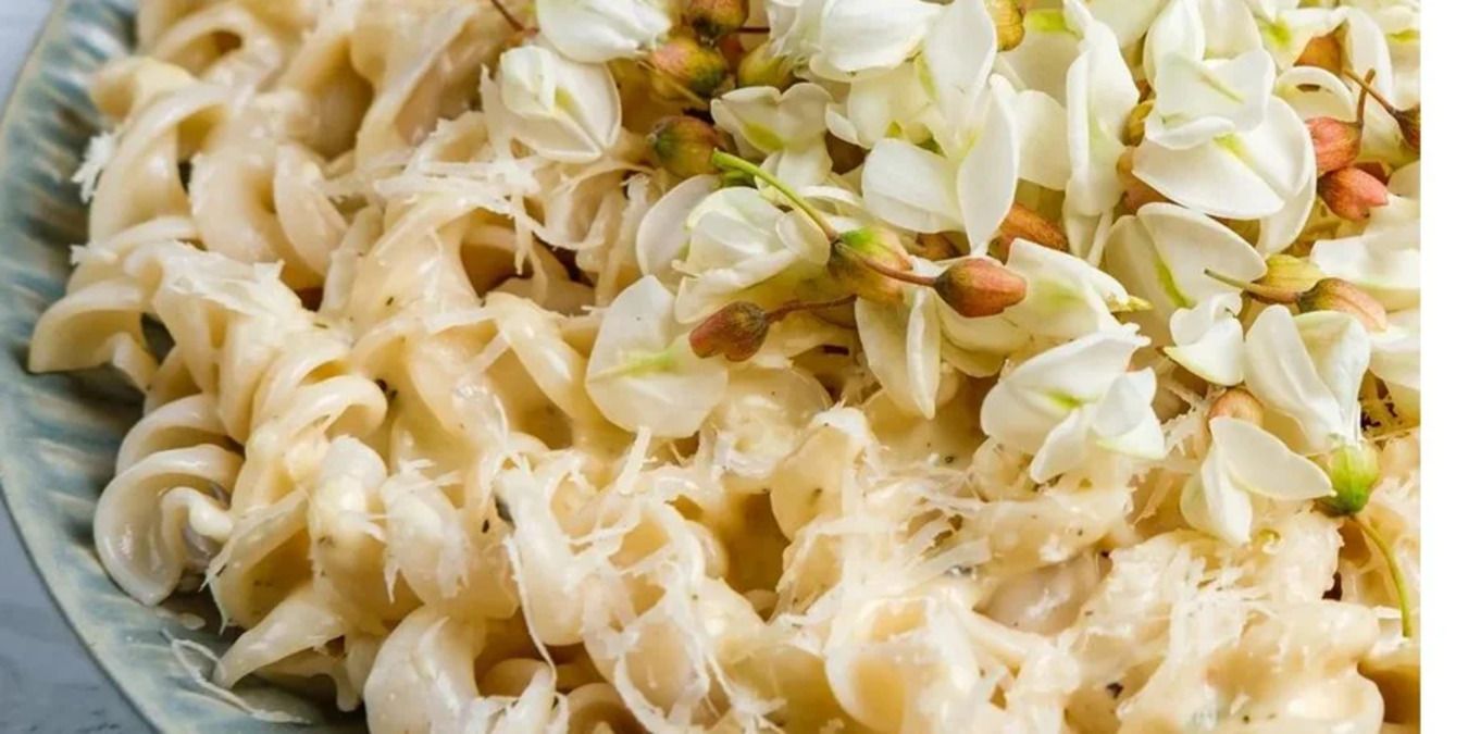 Паста Альфредо - приготовьте с цветами акации - пошаговый рецепт - Новости Вкусно Паста Альфредо - приготовьте с цветами акации - пошаговый рецепт - Новости Вкусно