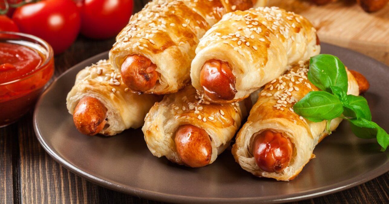 Сосиски в тесте - приготовьте с сыром - простой и быстрый рецепт - Новости Вкусно Сосиски в тесте - приготовьте с сыром - простой и быстрый рецепт - Новости Вкусно
