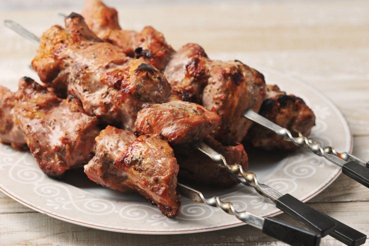 Маринад для шашлика з мінеральної води - приготуйте просто і швидко - рецепт - Новини Смачно Маринад для шашлика з мінеральної води - приготуйте просто і швидко - рецепт - Новини Смачно