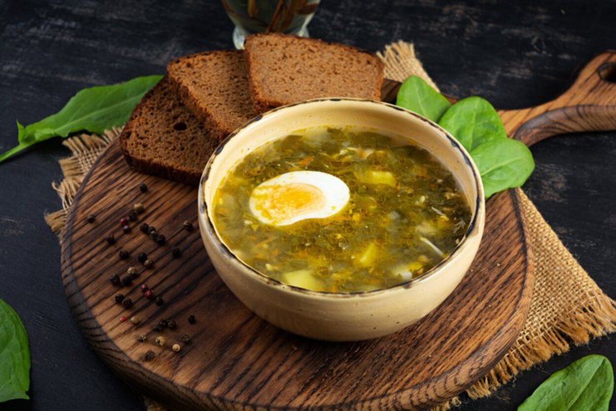 Зеленый борщ - приготовьте без мяса, но с яйцом - пошаговый рецепт - Новости Вкусно