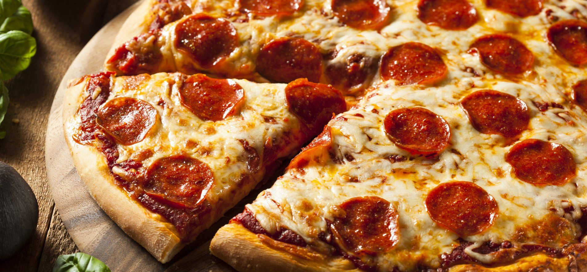 Піца на сковороді - приготуйте з шинкою та томатами - простий рецепт - Новини Смачно