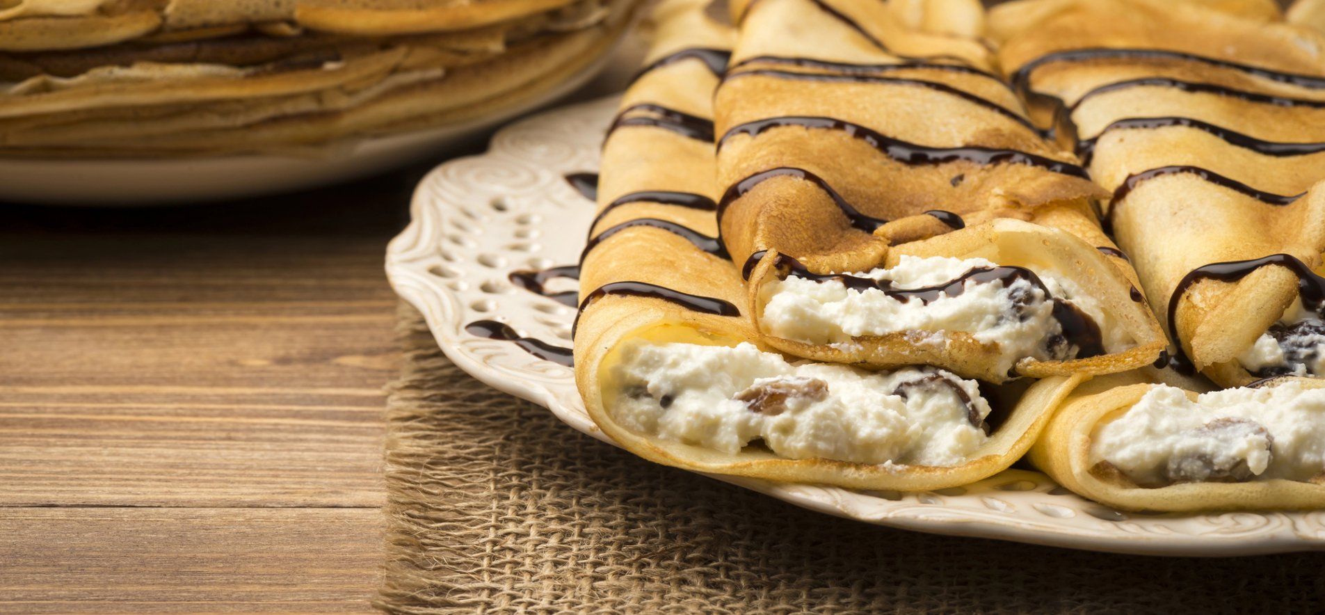 Млинці Рафаелло - приготуйте з сиром та згущенкою - покроковий рецепт - Новини Смачно Млинці Рафаелло - приготуйте з сиром та згущенкою - покроковий рецепт - Новини Смачно