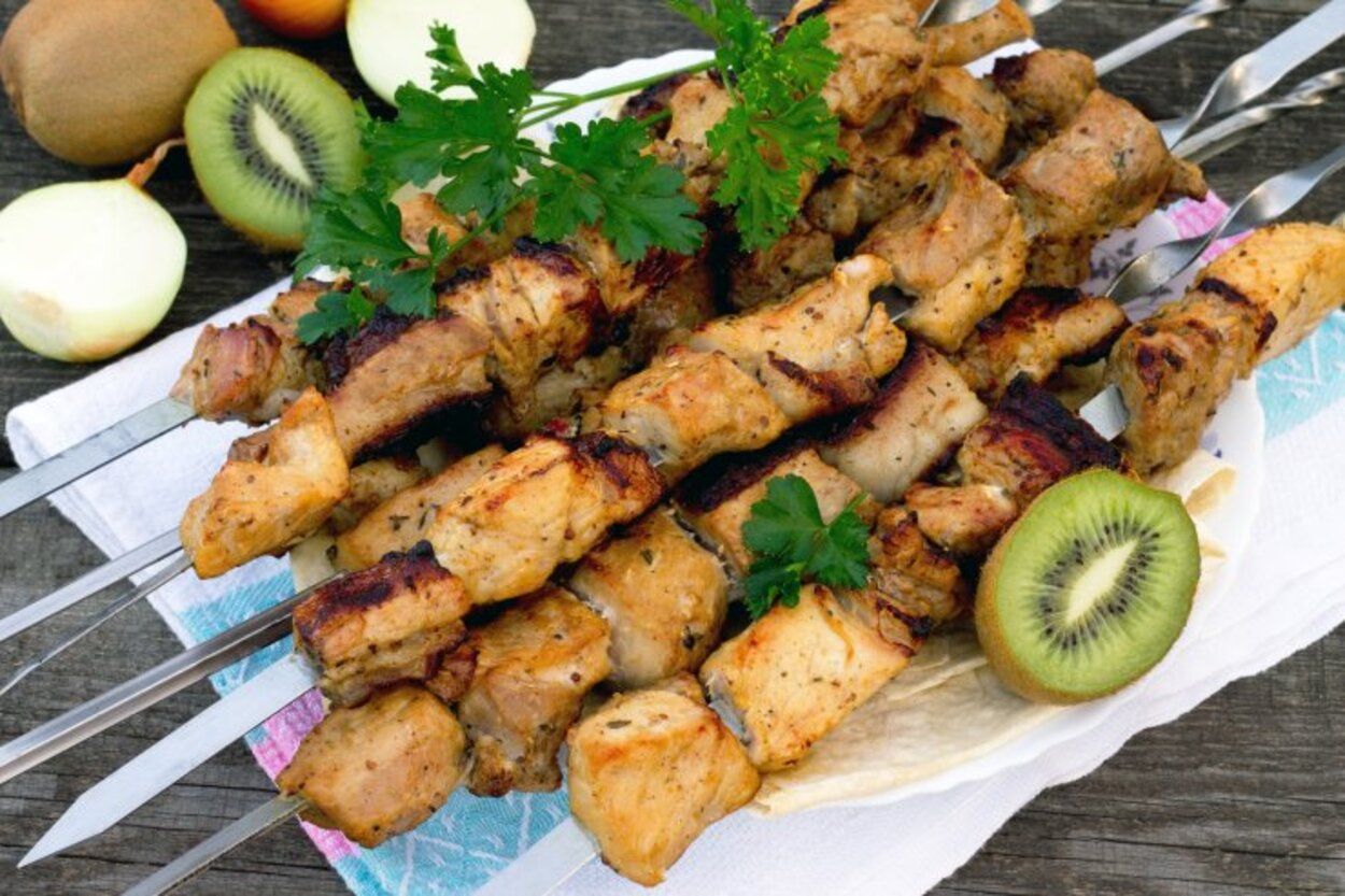 Быстрый маринад шашлыка из свинины - приготовите просто за 30 минут - Новости Вкусно Быстрый маринад шашлыка из свинины - приготовите просто за 30 минут - Новости Вкусно