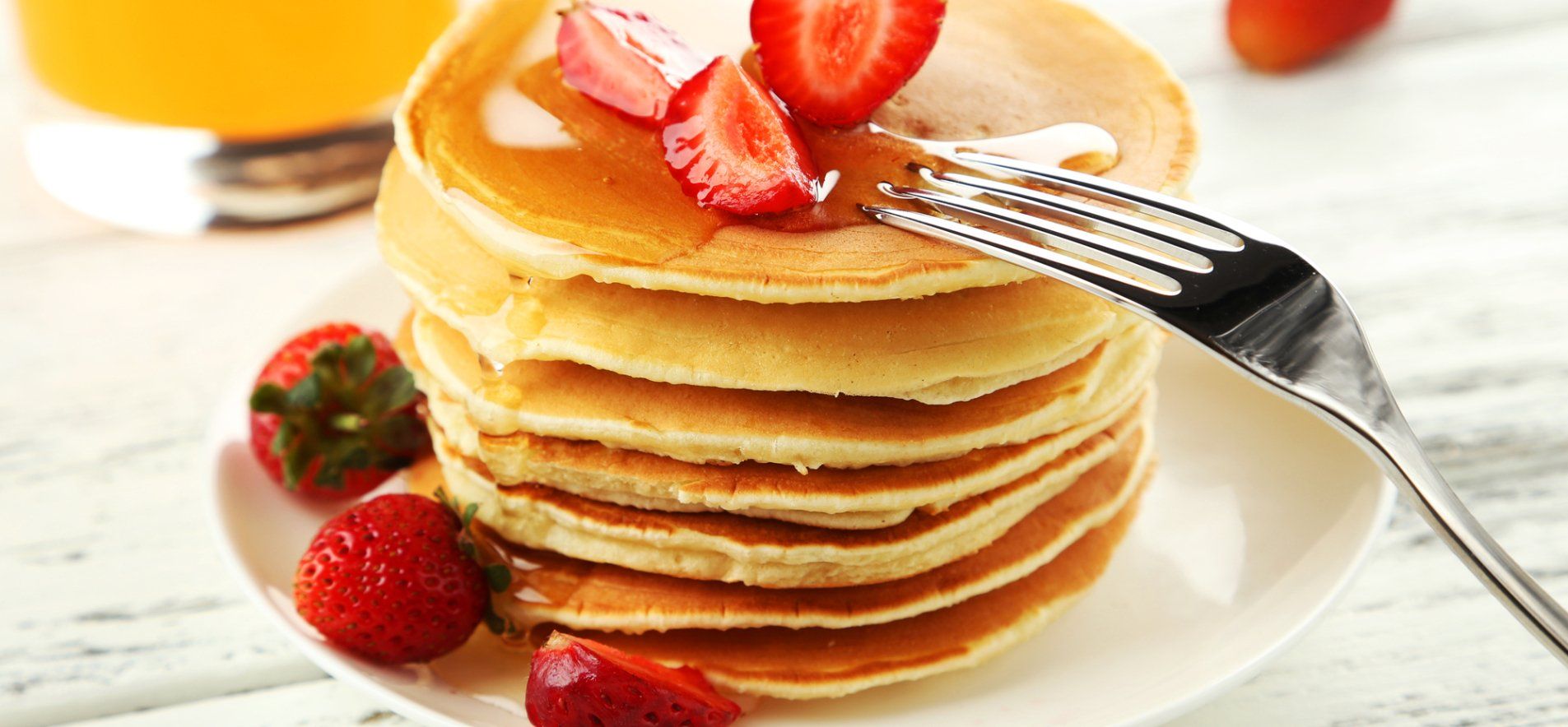 Оладьи с клубникой - приготовьте быстро и просто - пошаговый рецепт Ярославского - Новости Вкусно Оладьи с клубникой - приготовьте быстро и просто - пошаговый рецепт Ярославского - Новости Вкусно