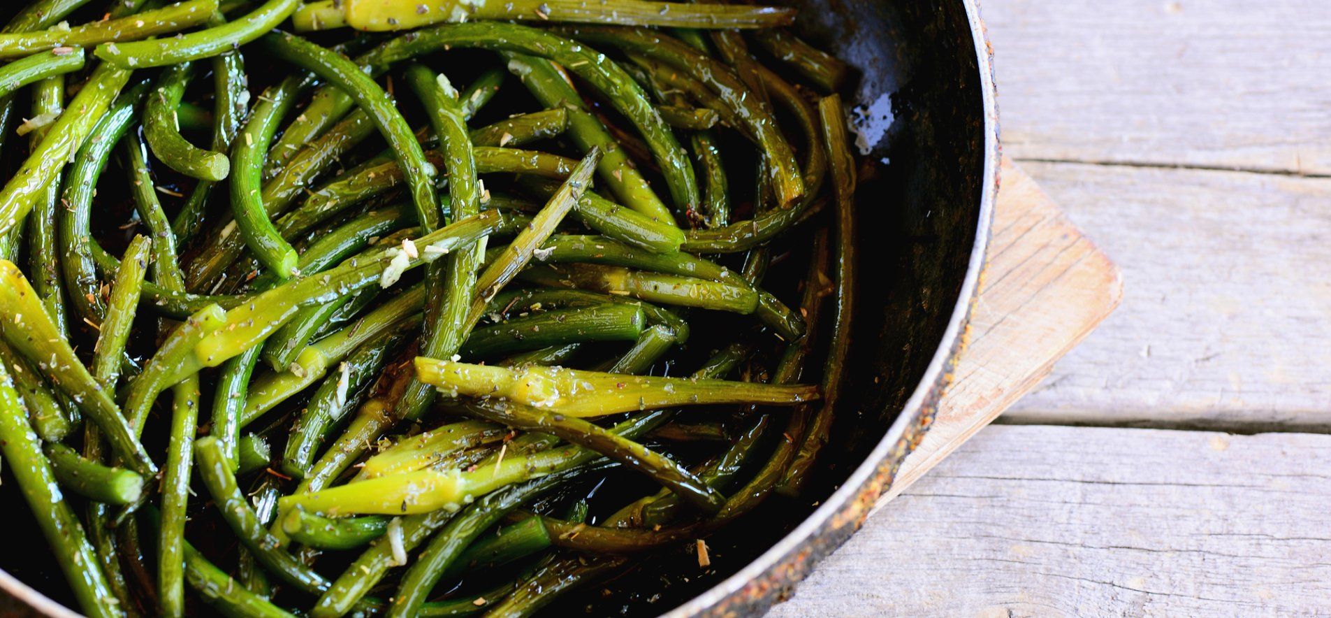 Чесночные стрелки в сметане - приготовьте быстро - простой пошаговый рецепт - Новости Вкусно Чесночные стрелки в сметане - приготовьте быстро - простой пошаговый рецепт - Новости Вкусно