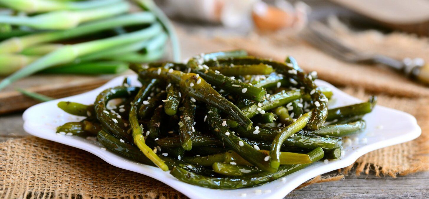 Часникові стрілки з яйцем - приготуйте просто - покроковий рецепт - Новини Смачно Часникові стрілки з яйцем - приготуйте просто - покроковий рецепт - Новини Смачно