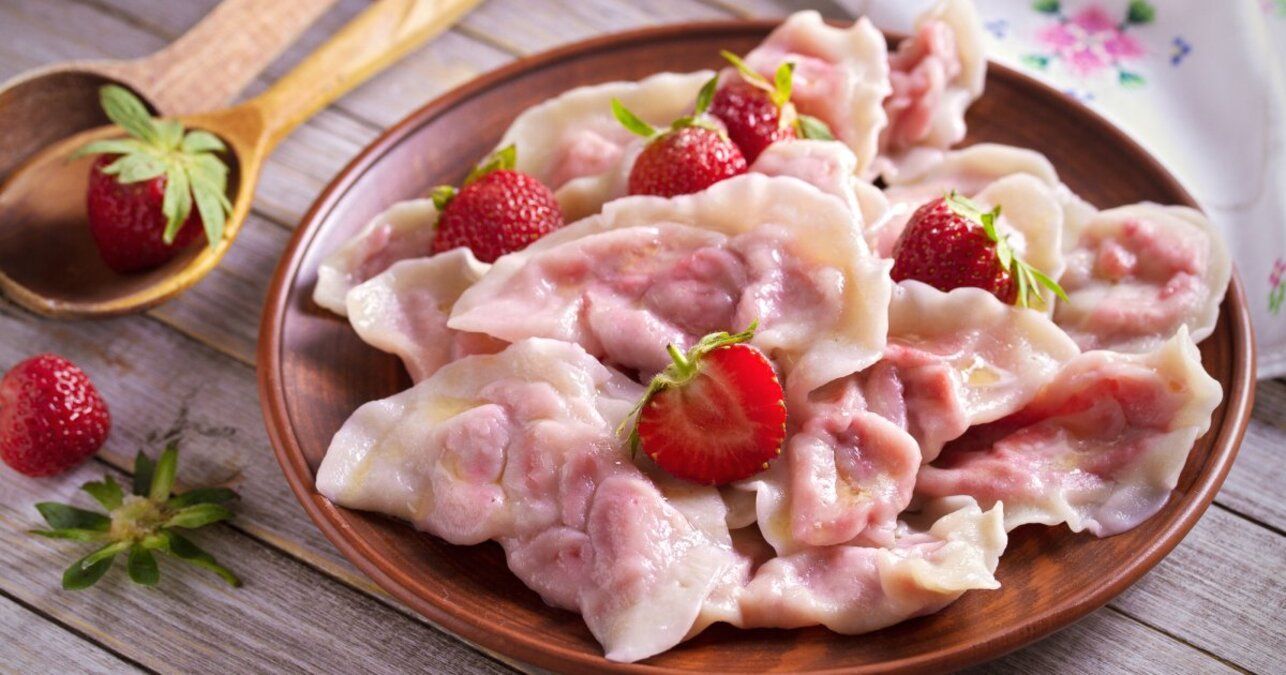 Вареники з полуниці - чи треба давати цукор - покроковий рецепт - Новини Смачно Вареники з полуниці - чи треба давати цукор - покроковий рецепт - Новини Смачно