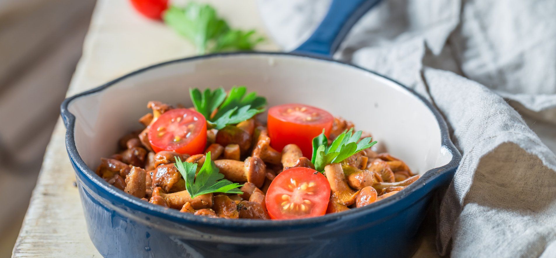 Лисички - рецепт с помидорами - приготовьте быстро и просто на сковороде - Новости Вкусно Лисички - рецепт с помидорами - приготовьте быстро и просто на сковороде - Новости Вкусно