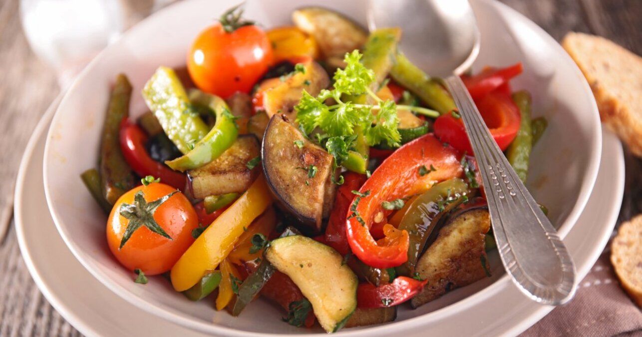 Рецепт печеного салата, как с мангала - приготовьте быстро и просто - Новости Вкусно Рецепт печеного салата, как с мангала - приготовьте быстро и просто - Новости Вкусно