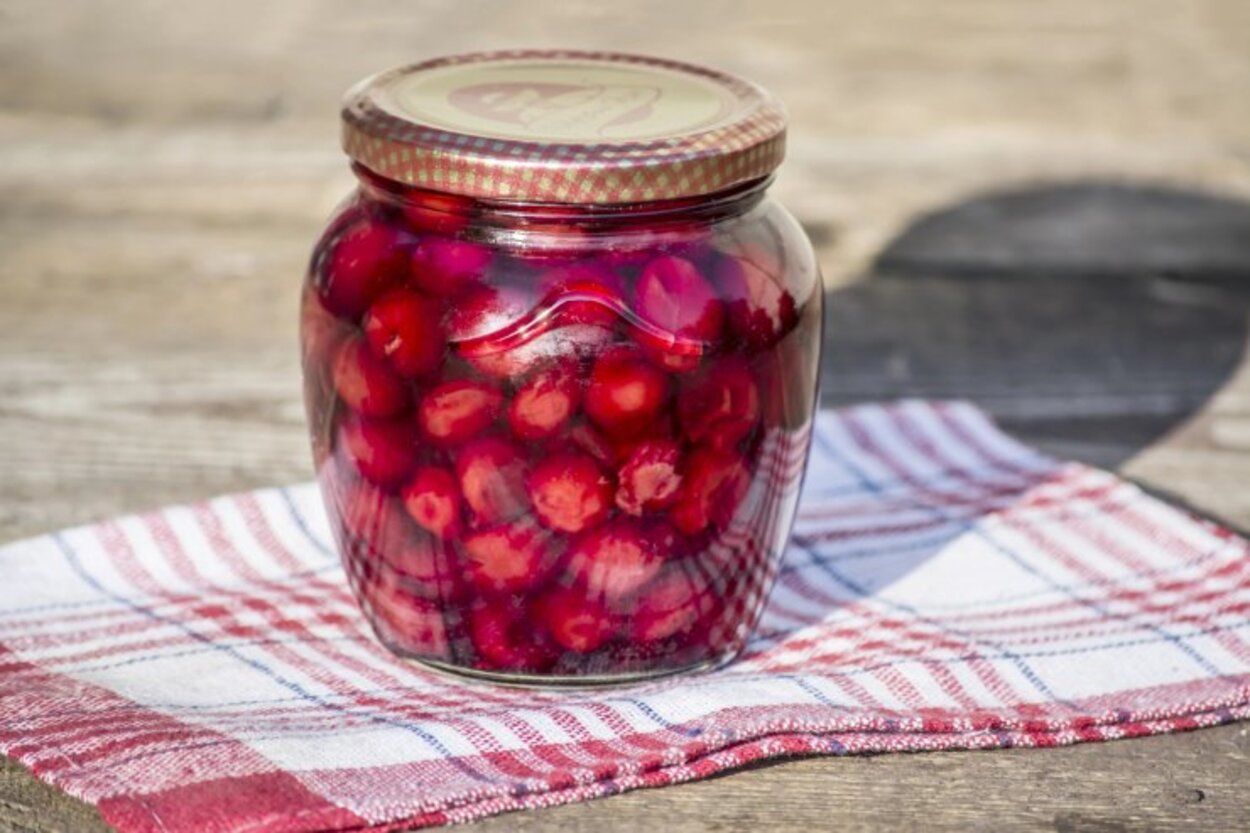 Вишня у власному соці - рецепт на зиму - приготуйте просто - Новини Смачно Вишня у власному соці - рецепт на зиму - приготуйте просто - Новини Смачно