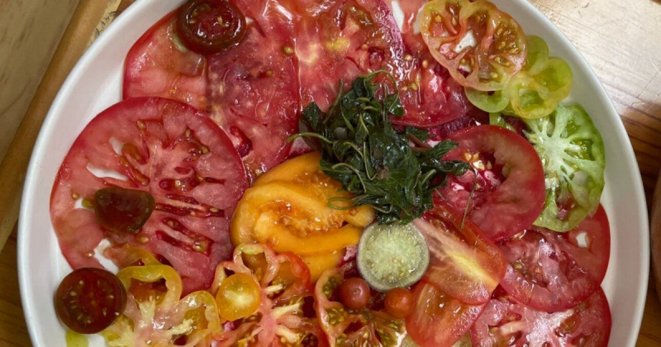 Салат из помидоров - приготовьте быстро и просто - проверенный рецепт - Новости Вкусно