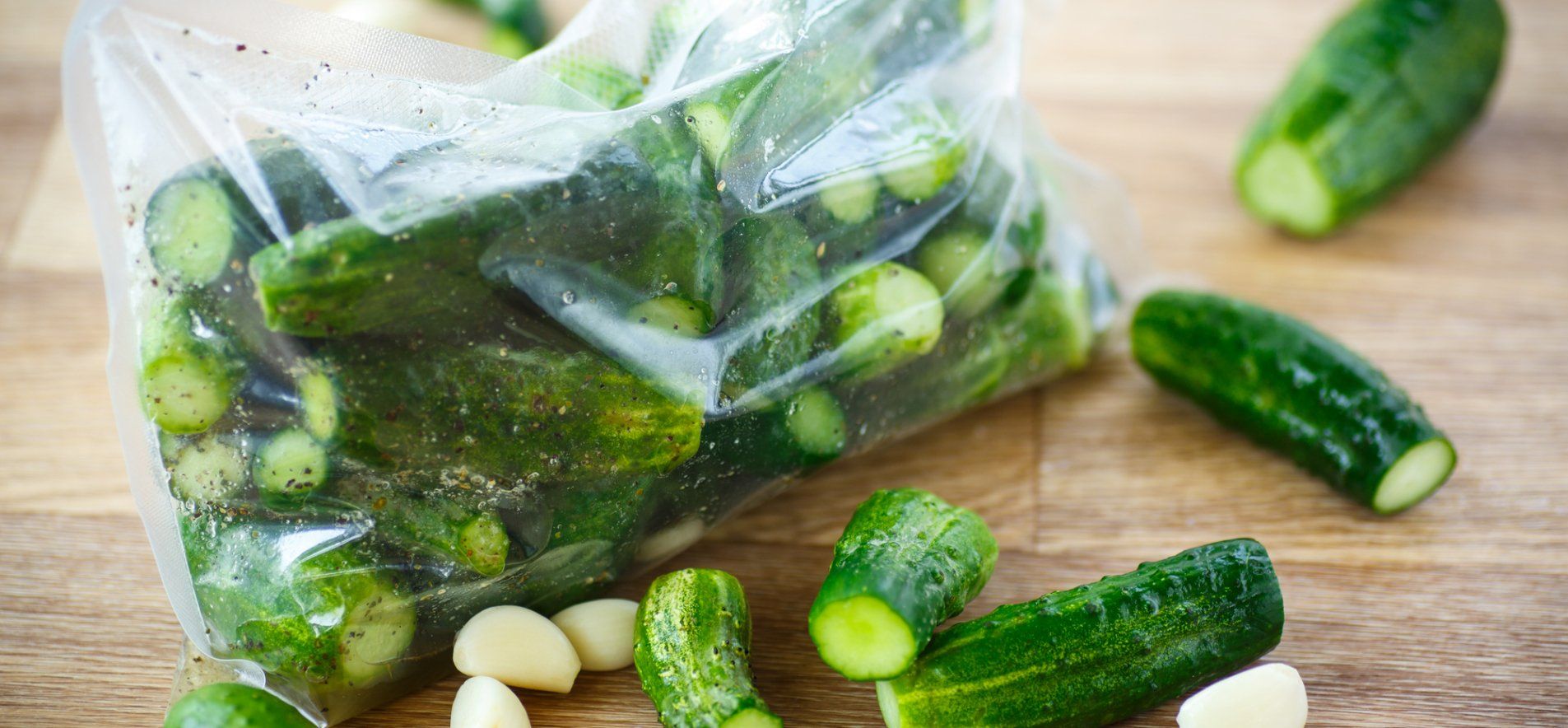 Малосольные огурцы с чесноком и укропом - проверенный рецепт - Новости Вкусно Малосольные огурцы с чесноком и укропом - проверенный рецепт - Новости Вкусно