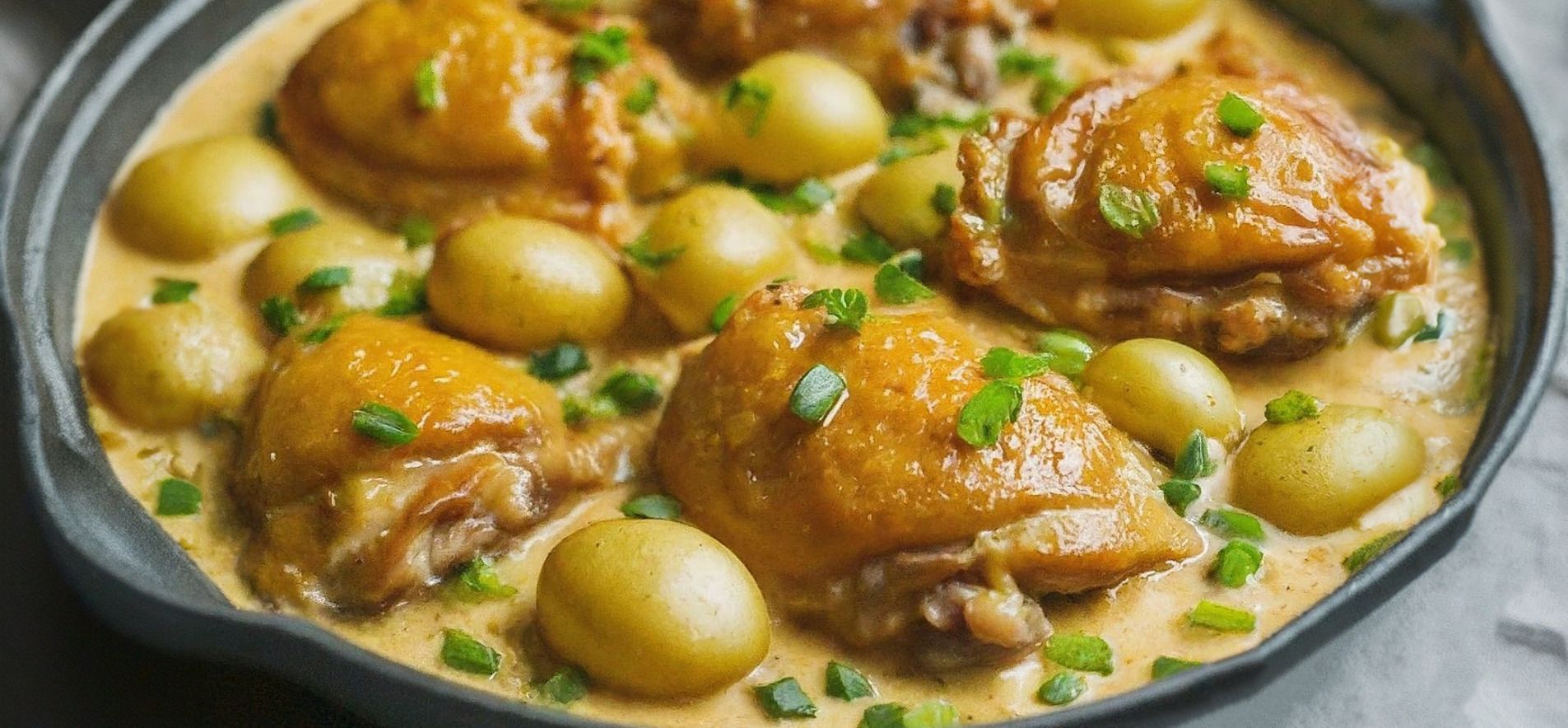 Молода картопля з куркою - приготуйте з вершками - покроковий рецепт - Новини Смачно