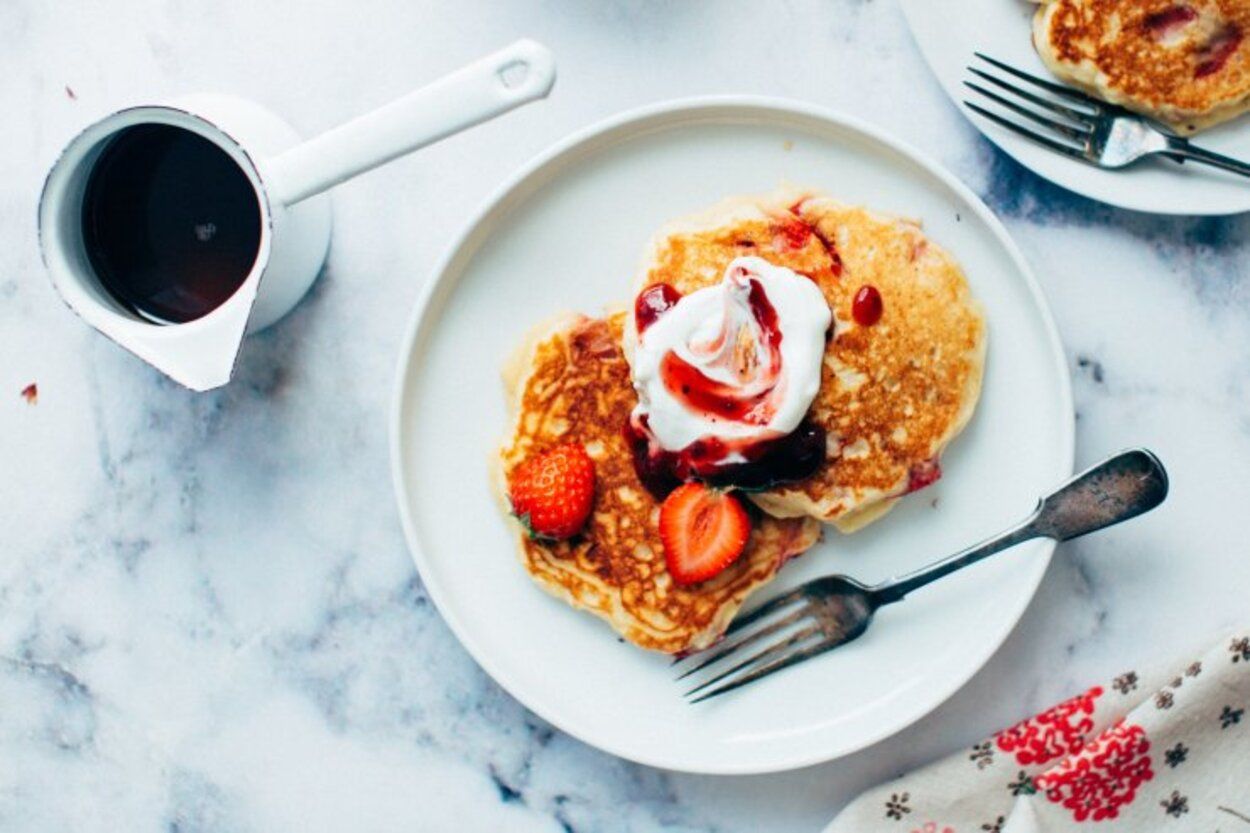 Як готувати оладки - приготуйте з полуничним соусом - перевірений рецепт - Новини Смачно Як готувати оладки - приготуйте з полуничним соусом - перевірений рецепт - Новини Смачно