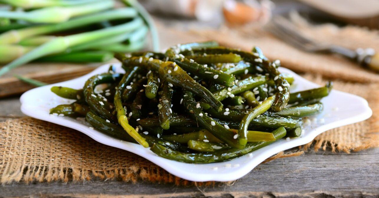 Як правильно смажити часникові стрілки - скільки готуються стрілки часнику - Новини Смачно Як правильно смажити часникові стрілки - скільки готуються стрілки часнику - Новини Смачно