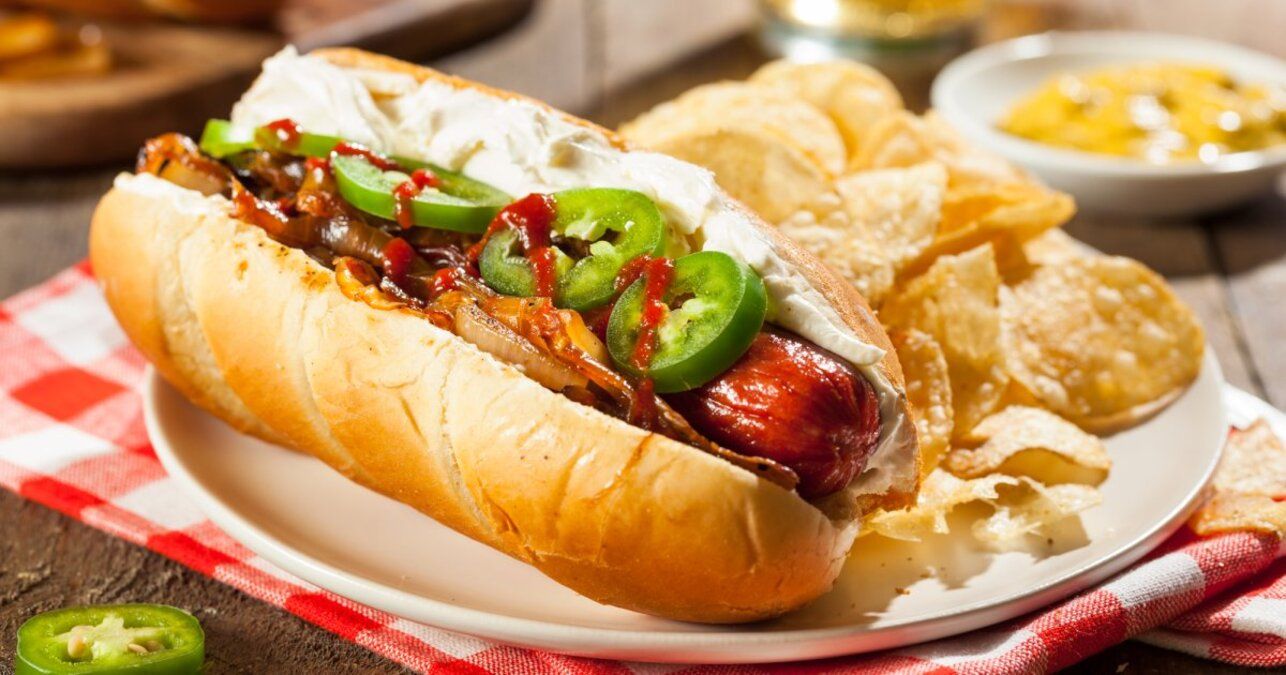 Хот-дог - перевірений рецепт з сирним соусом - Новини Смачно Хот-дог - перевірений рецепт з сирним соусом - Новини Смачно