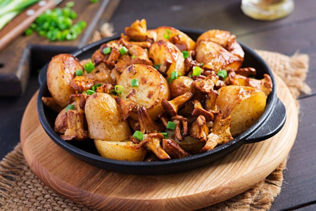 Як смажити лисички - приготуйте з картоплею - покроковий рецепт - Новини Смачно Як смажити лисички - приготуйте з картоплею - покроковий рецепт - Новини Смачно