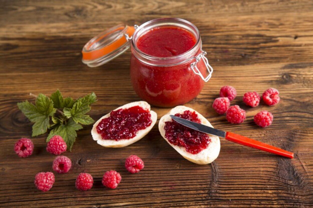 Желе из малины на зиму - приготовьте без желатина - пошаговый рецепт - Новости Вкусно Желе из малины на зиму - приготовьте без желатина - пошаговый рецепт - Новости Вкусно