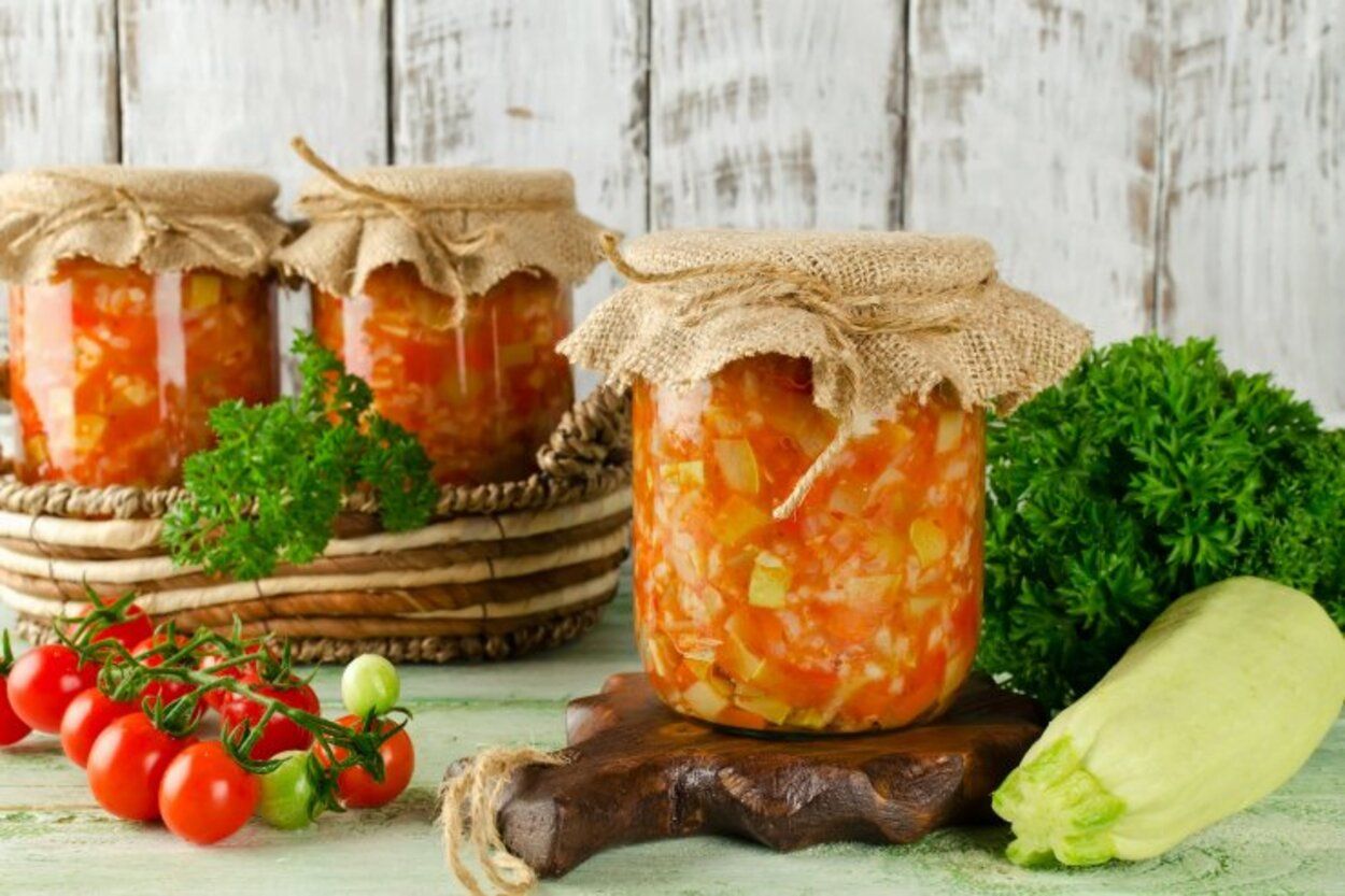 Салат из кабачков по-корейски - приготовьте на зиму - пошаговый рецепт - Новости Вкусно Салат из кабачков по-корейски - приготовьте на зиму - пошаговый рецепт - Новости Вкусно