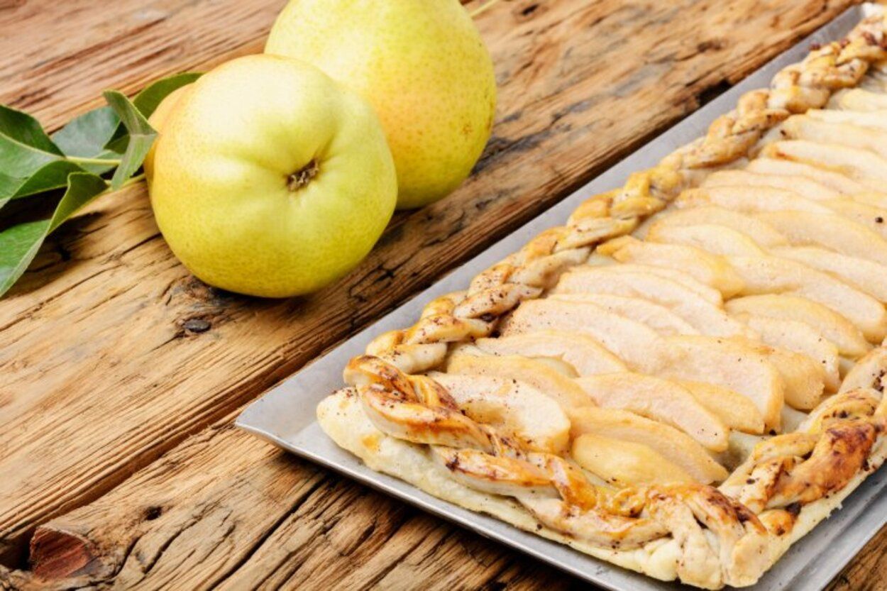 Пирог с грушами и камамбером - приготовьте быстро - проверенный рецепт - Новини Смачно Пирог с грушами и камамбером - приготовьте быстро - проверенный рецепт - Новини Смачно