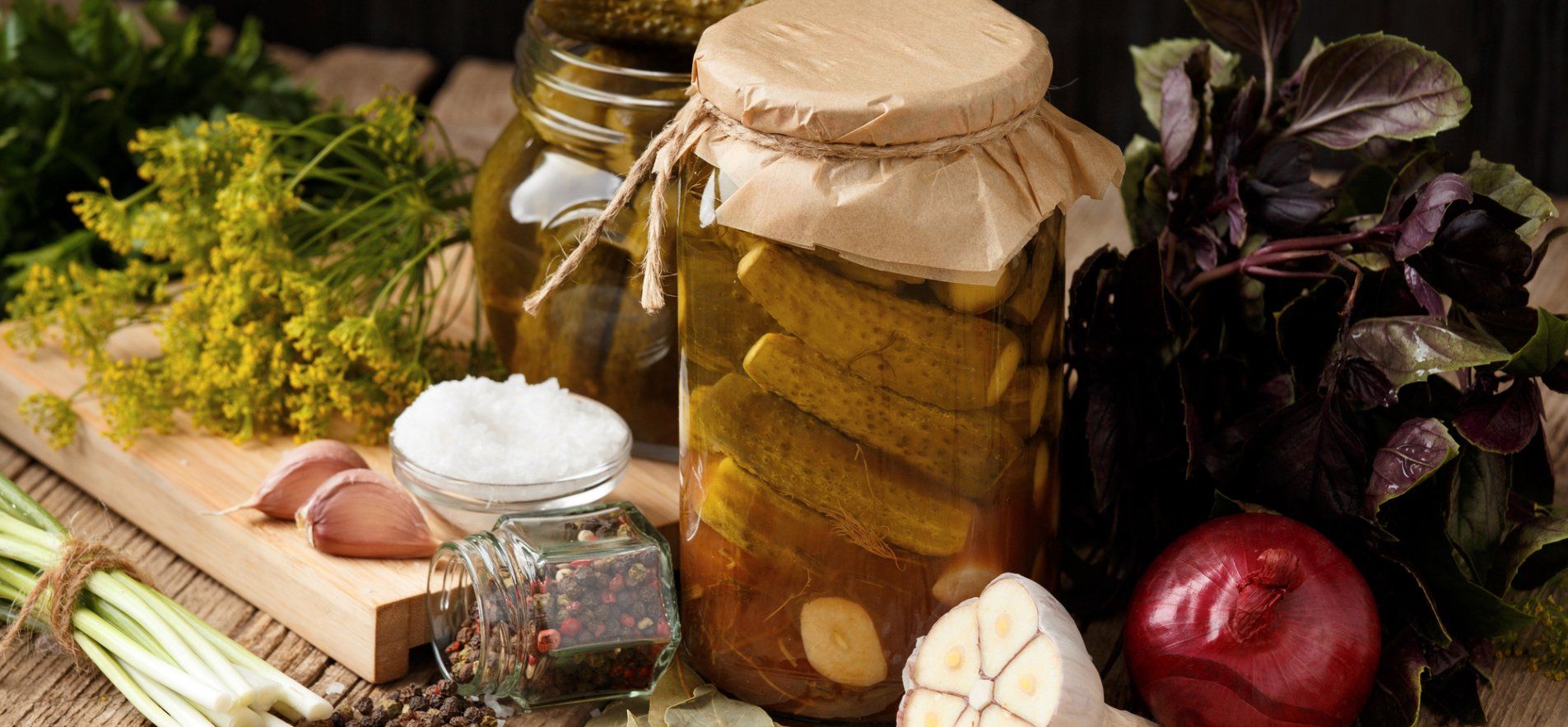 Огірки з кетчупом Чилі - приготуйте на зиму без стерилізації - покроковий рецепт - Новини Смачно Огірки з кетчупом Чилі - приготуйте на зиму без стерилізації - покроковий рецепт - Новини Смачно