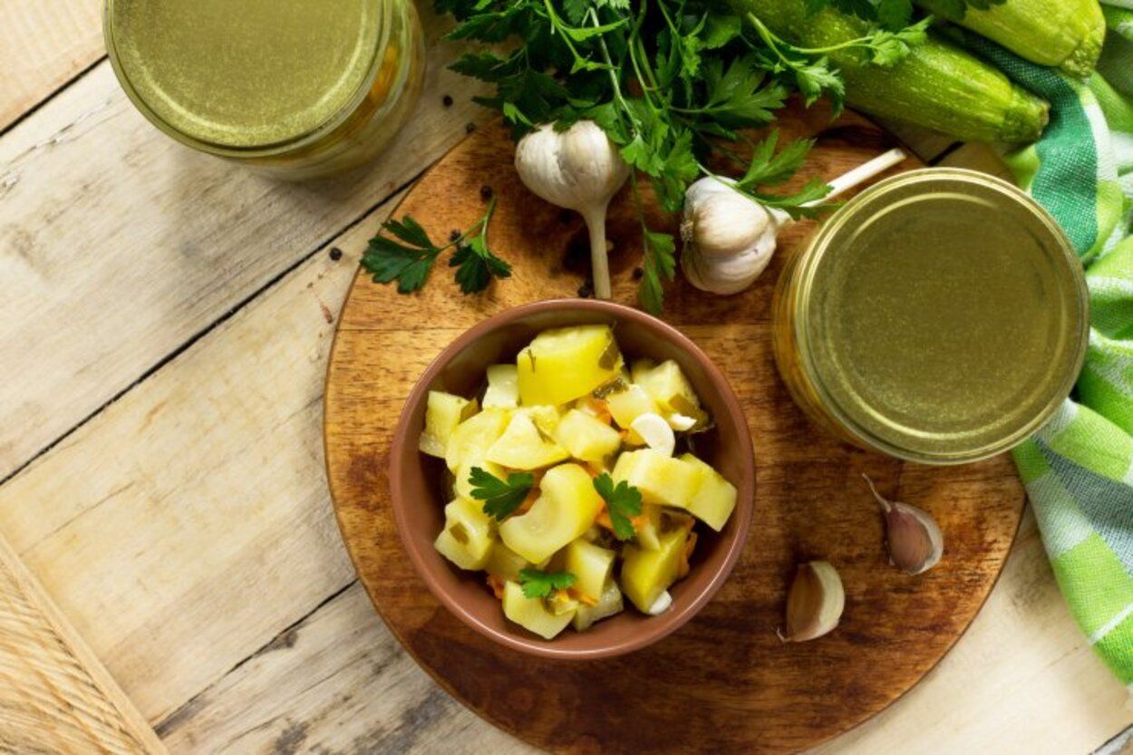 Маринованные кабачки со вкусом грибов - приготовьте на зиму - пошаговый рецепт - Новости Вкусно Маринованные кабачки со вкусом грибов - приготовьте на зиму - пошаговый рецепт - Новости Вкусно